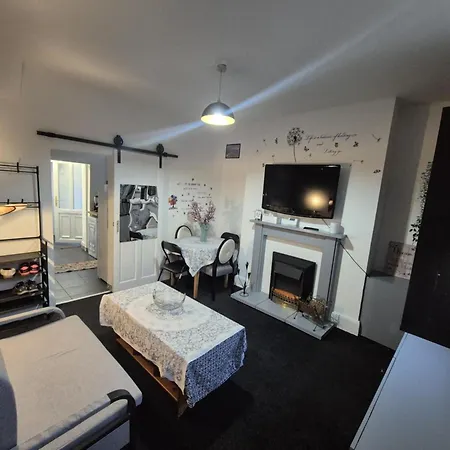 招待所 We Rise By Lifting Others 约克