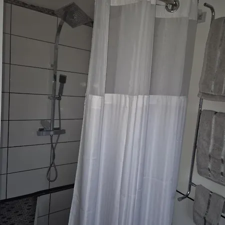 게스트하우스 We Rise By Lifting Others