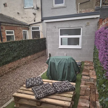 We Rise By Lifting Others 招待所 约克