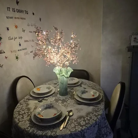 We Rise By Lifting Others 게스트하우스