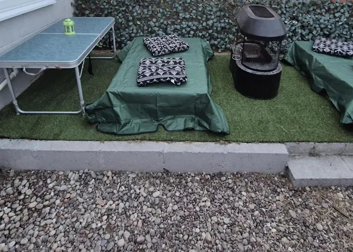 We Rise By Lifting Others 约克