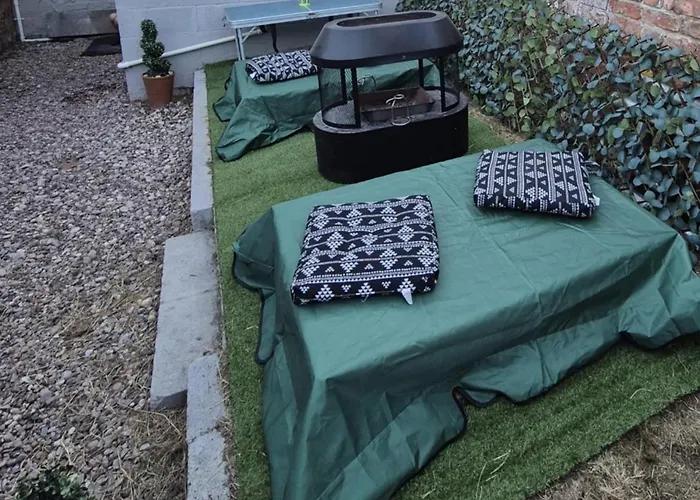 招待所 We Rise By Lifting Others 约克