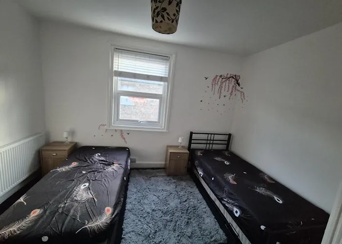 We Rise By Lifting Others * 约克