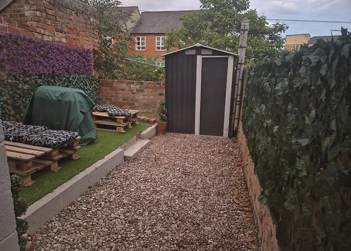 招待所 We Rise By Lifting Others 约克