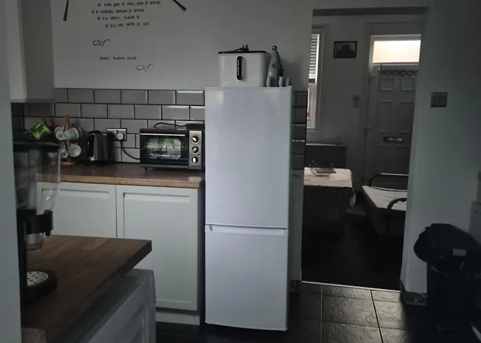 We Rise By Lifting Others * 约克