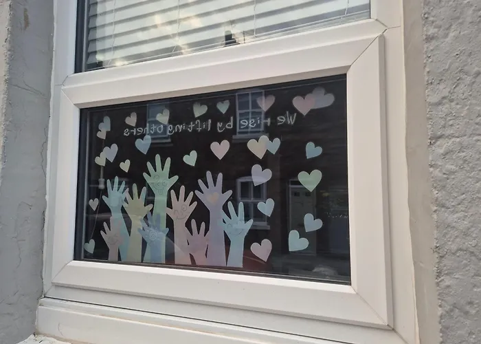 招待所 We Rise By Lifting Others 约克