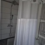 Gæstehus We Rise By Lifting Others