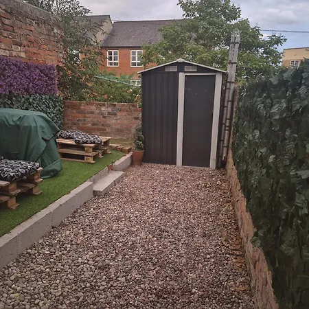 Gæstehus We Rise By Lifting Others York