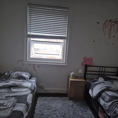 Gæstehus We Rise By Lifting Others *